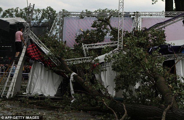 3 deaths and 71 people injured after stage collapsed at Pukkelpop festival in Belgium