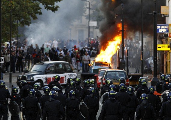 16,000 police officers have been placed on London's streets in order to prevent a fourth night of disturbances