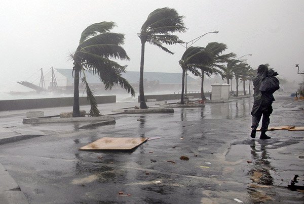 Hurricane Irene passed Bahamas (AP photo).