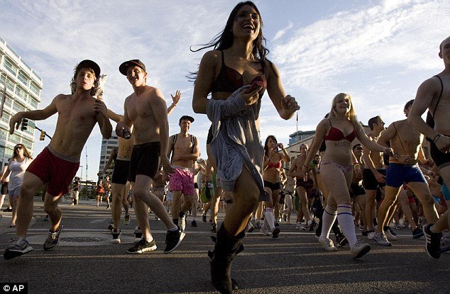 3,000 people run through the streets of Salt Lake City in their underwear to protest against Utah “being so uptight”