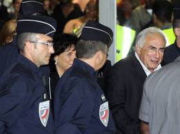 DSK and his wife, Anne Sinclair, arrived at Charles de Gaulle airport. (Reuters)
