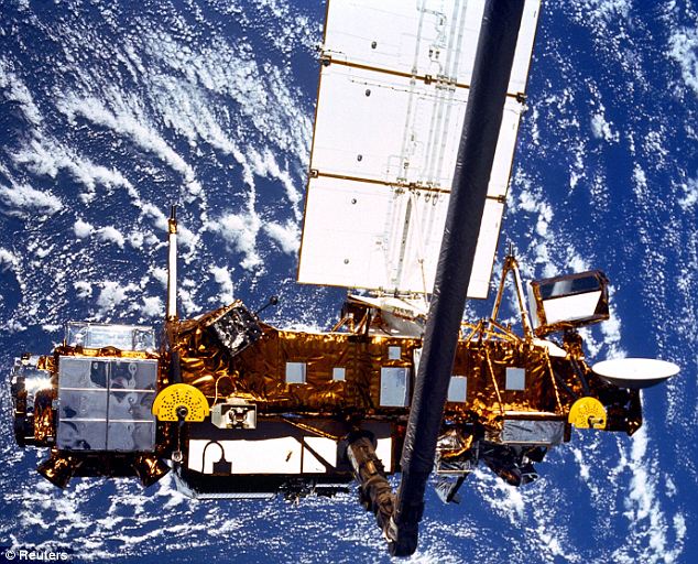 The six-ton Upper Atmosphere Research Satellite will crash to Earth this evening