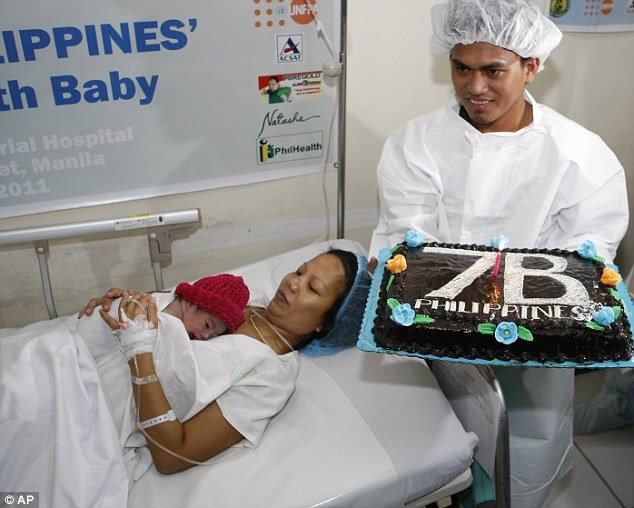 Danica May Camacho, born in Philippines last night, has been recognized by United Nations as one of the world's symbolic "seven billionth" babies, presenting her with a special cake