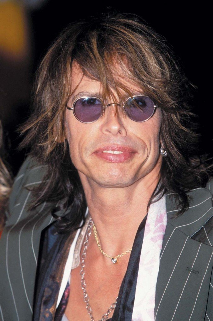 Steven Tyler lost two teeth after a serious fall in his hotel shower in Paraguay
