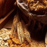 Eating plenty of cereals and whole grains could reduce the risk of developing colorectal cancer, a study published in British Medical Journal says