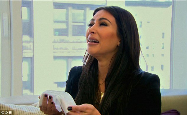 After meeting with a medium John Edwards, who claimed he was communicating with their late father, Kim Kardashian burst into tears