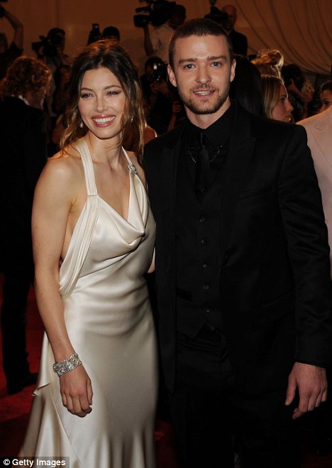 Justin Timberlake is said to have proposed to girlfriend Jessica Biel just before Christmas in a romantic winter setting