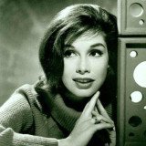 Mary Tyler Moore received the lifetime achievement award at SAG awards 2012.