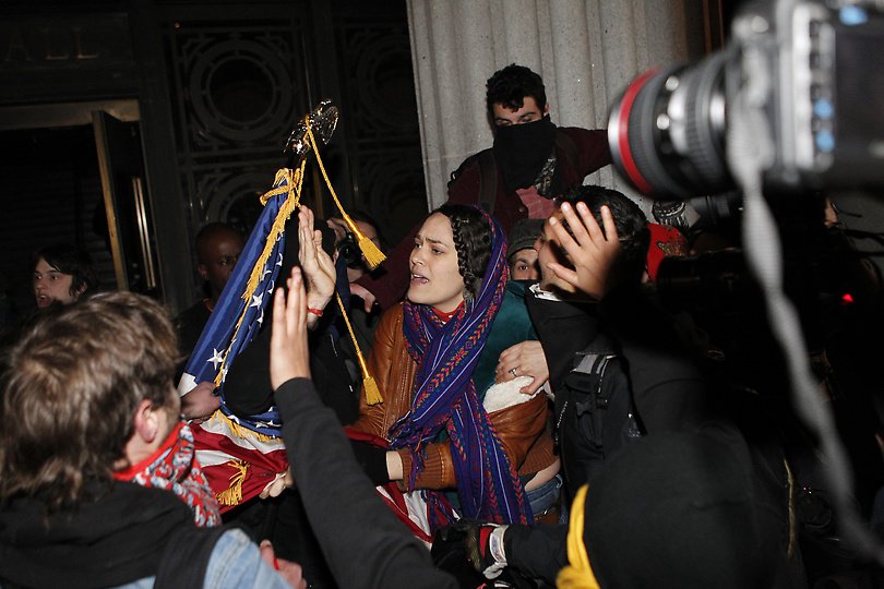 Police arrested around 300 Occupy protesters in Oakland after trying to enter the City Hall an a convention centre