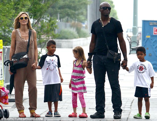 Seal and Heidi Klum worked together to decide how to break the sad news of their split to their four children, the singer revealed in a new interview