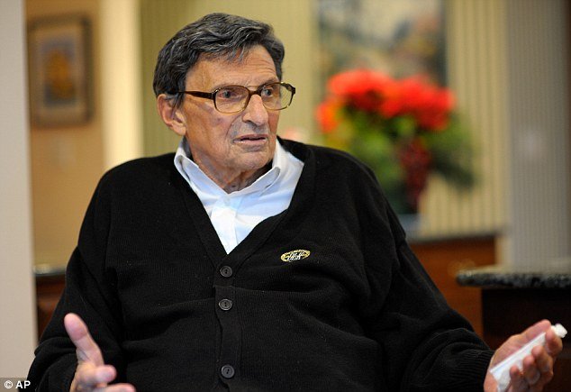 The former Penn State coach Joe Paterno's condition has become “serious” after he experienced complications from lung cancer in recent days, say his doctors