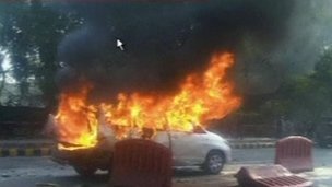 An explosion has hit an Israeli diplomat's car outside the country's embassy in Delhi, India, injuring one diplomat