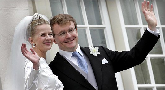 Dutch Prince Johan Friso, who was injured in an avalanche in Lech, Austria, last week, is in a coma and may never regain consciousness
