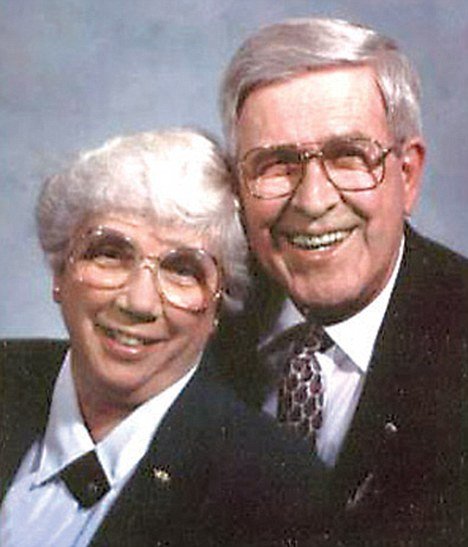 Marjorie and James Landis from Pennsylvania, who were married for 65 years, were so inseparable in life that not even death could keep them apart, as they died within 88 minutes of each other