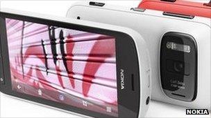 Nokia 808 Pureview offers enhanced low light performance as well as sophisticated image compression designed to help users share pictures