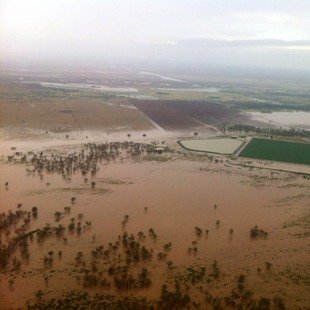 Almost 9,000 residents of Wagga Wagga town in New South Wales have been ordered to leave their homes as floods continue in southeast Australia