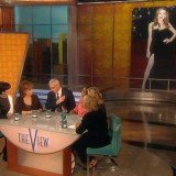 As the picture was flashed up on a screen behind him, Dr. Drew warned that women should not regard the actress as an ideal of beauty on account of her remarkably skinny figure