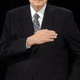 Former US Vice-President Dick Cheney is accused of favoritism over his heart surgery, as he was too old to receive a heart transplant