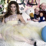 Heidi Klum has tweeted one of her earliest modeling snaps and she looks completely different to her appearance now