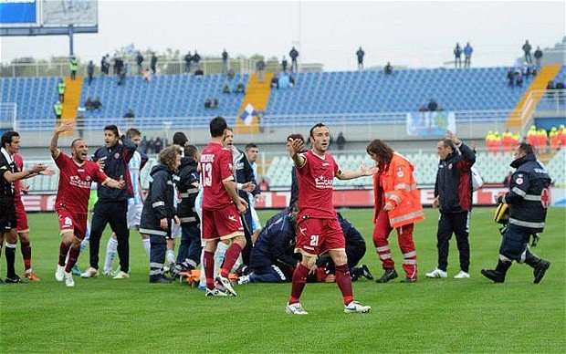 Italian midfielder Piermario Morosini has died following a suspected heart attack on the pitch in Pescara