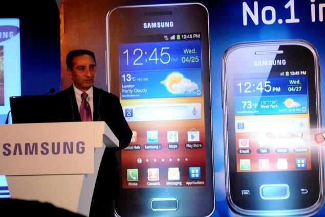 Samsung Electronics has overtaken Nokia to become the world's largest maker of mobile phones