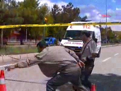 A policeman has been killed and 17 people have been injured in a suspected suicide bomb attack outside Pinarbasi police station in the central Turkish province of Kayseri