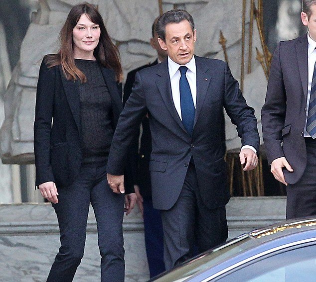 Carla Bruni will start singing live again after Nicolas Sarkozy lost presidential election