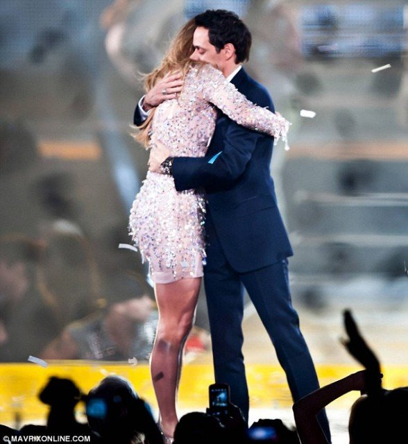 Jennifer Lopez and Marc Anthony shared an emotional reunion last night in Las Vegas as they took the stage together for their ¡Q'Viva! The Chosen show at the Mandalay Bay resort
