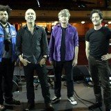 Peter Jones, the former drummer of Australian rock band Crowded House, has died at the age of 45