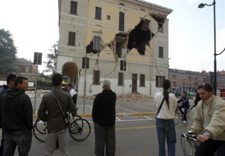The 6-magnitude earthquake that hit northern Italy this morning has killed at least six people and caused serious damage to buildings in several towns