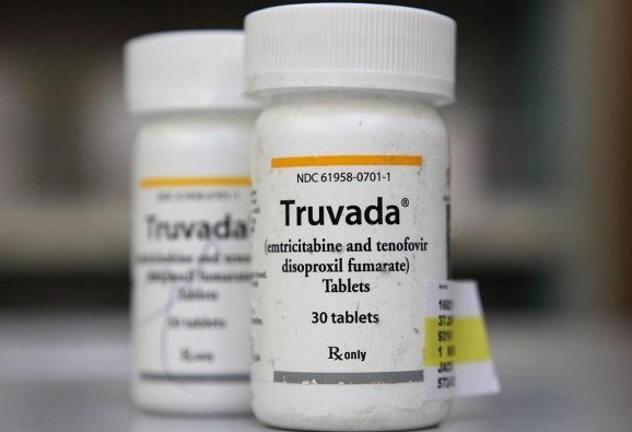 The Antiviral Drugs Advisory Committee recommended US regulators approve Truvada for use by people considered at high risk of contracting the AIDS virus