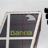 Eurozone finance ministers are to hold a conference call to discuss a bailout for Spanish banks
