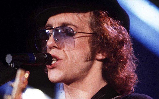 Former Fleetwood Mac guitarist and vocalist Bob Welch has been found dead after apparently committing suicide with a self-inflicted gunshot wound.