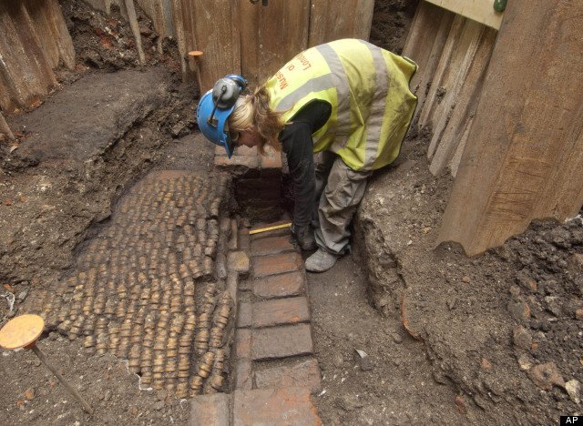 The remains of Elizabethan theatre Curtain, where some of William Shakespeare's plays were first performed, have been discovered by archaeologists