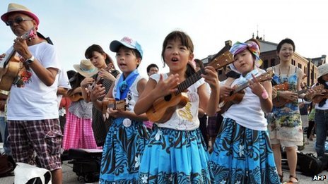 A new world record for the largest ukulele ensemble has been set in Yokohama, Japan, at the Ukulele Picnic Week event