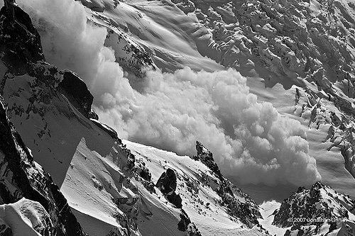 At least six climbers have been killed and eight injured in an avalanche near the French Alpine ski resort of Chamonix