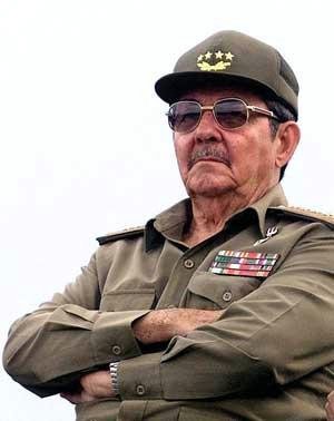 Cuba’s President Raul Castro has made a seemingly impromptu address at a Revolution Day ceremony and said he is willing to hold talks with the US