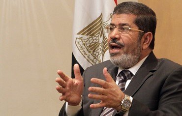 President Mohammed Mursi has ordered Egyptian parliament to reconvene, a month after it was dissolved