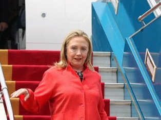 Hillary Clinton has arrived in Turkey for talks on the worsening crisis in neighboring Syria