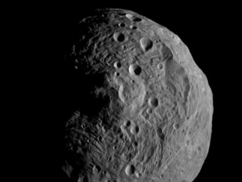 Dawn satellite has left the giant Asteroid Vesta after 13 months of study