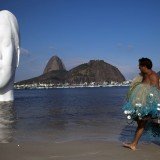 Entitled To see my dreams, Jaume Plensa sculpture portrays a girl with her eyes are closed