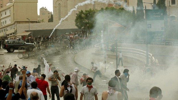 Clashes have erupted outside government offices in Beirut after thousands attended the funeral of Wissam al-Hassan