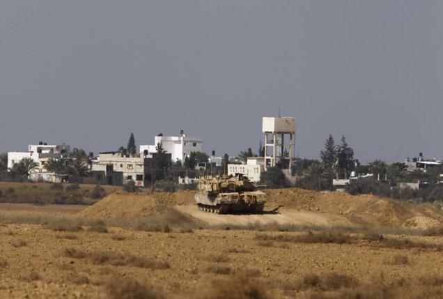 Fighting between Israel and Palestinian militants in Gaza appears to have calmed after an unofficial truce was reached following days of violence