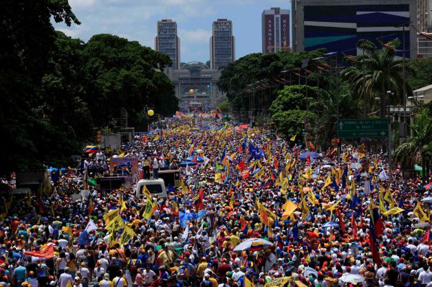 More than 100,000 people gathered in Caracas in support of Henrique Capriles