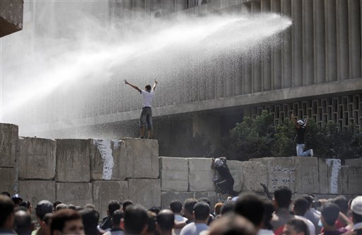 The Muslim Brotherhood, Egypt's main Islamist party, has called off a demonstration in Cairo, amid crisis over President Mohammed Mursi's new decree