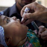 Five female Pakistani polio vaccination workers have been fatally shot in a string of co-ordinated attacks