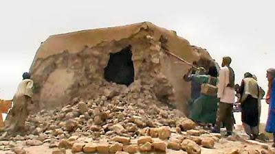 Islamists in Mali have begun destroying remaining mausoleums in the historic city of Timbuktu