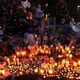 People across the US have observed a moment of silence one week after gunman Adam Lanza killed 20 children and six adults at Sandy Hook Elementary School in Connecticut.