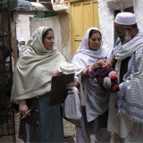 The UN has suspended an anti-polio campaign in Pakistan after three more health workers died in the latest of a spate of gun attacks