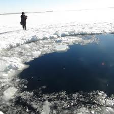 The fragments were detected around a frozen lake near Chebarkul, a town in the Chelyabinsk region, where the meteorite is believed to have landed